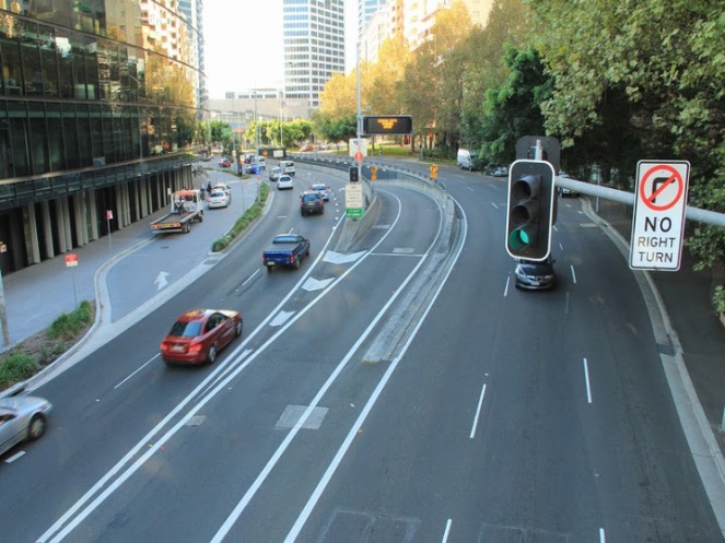 Úc là nơi xe cộ thì chạy bên trái :